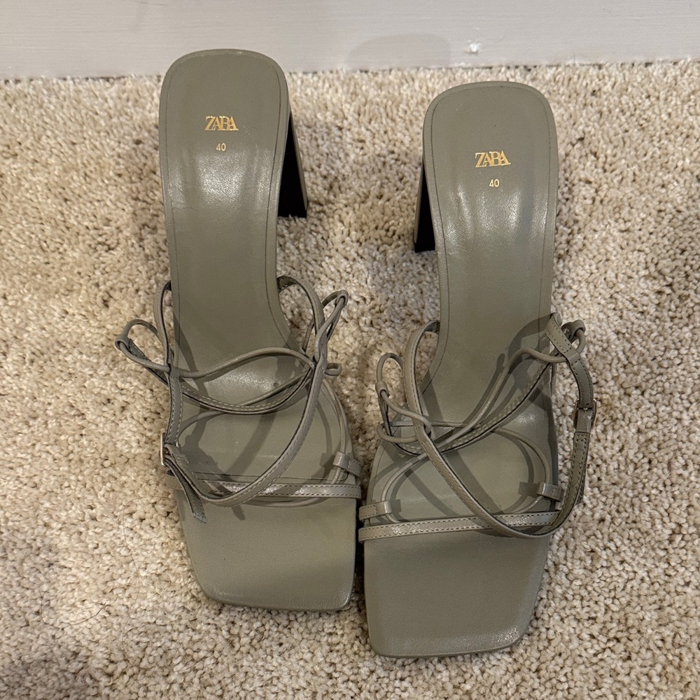 Zara Women's Elegant Gray Heels